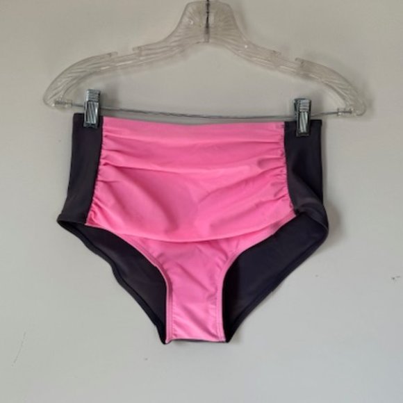 Pink and Gray Two-Piece Woman's Swimsuit Pin Up Style - Picture 7 of 10
